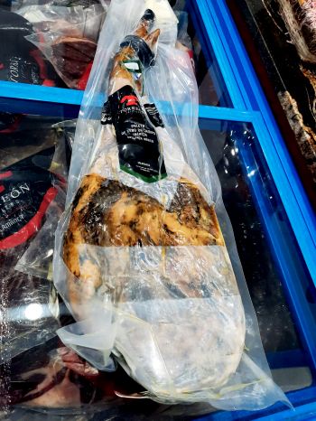 Đùi heo trước 50% Iberico 50% ăn ngũ cốc