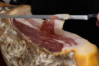 Đùi heo trước 50% Iberico 50% ăn hạt sồi