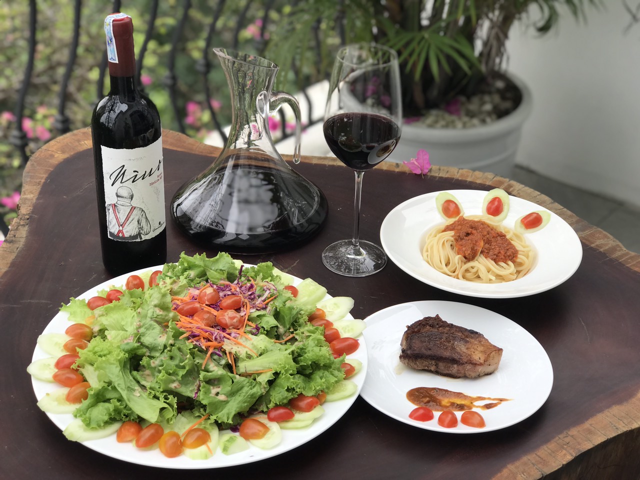 Bò bít tết – Rượu vang đỏ: Bản giao hưởng ăn ý nhất